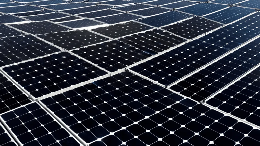 Исследователи MIT представили прорыв в области солнечных панелей: достигнута эффективность 50%