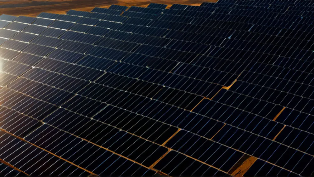 Солнечная революция: Искусственный интеллект раскрывает глобальный рост фотовольтаики от Атакамы до Тибета