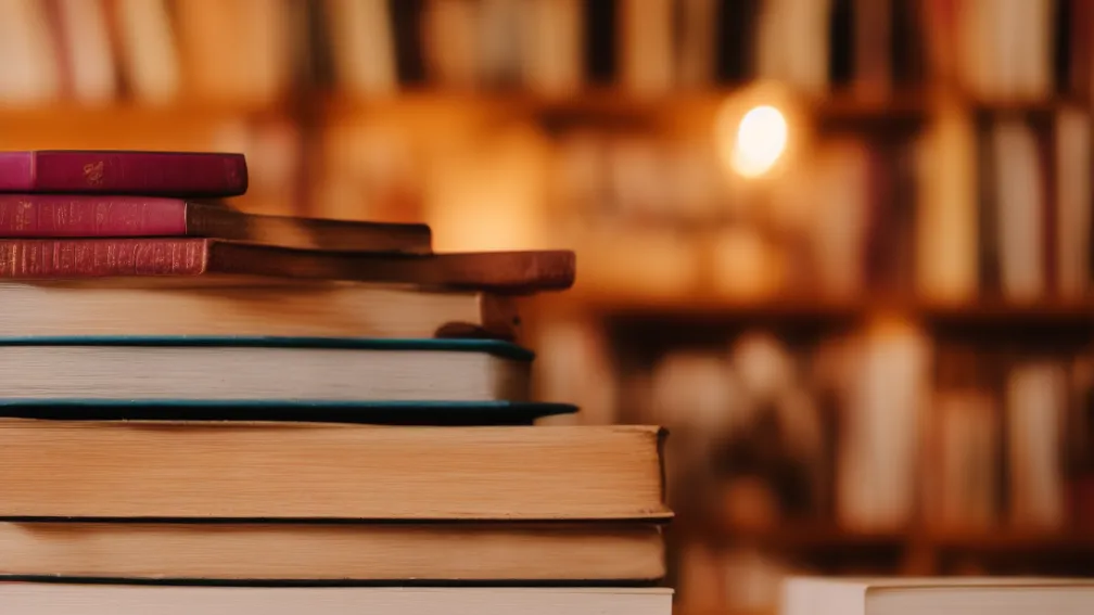 25 самых ожидаемых книг мая: литературные новинки и обзоры