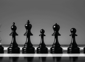 Гукеш против Карлсена: Чемпион мира по шахматам сталкивается с главным вызовом