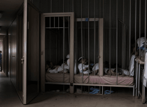 Резкий рост самоубийств в центрах содержания мигрантов ICE: условия содержания усугубляют ситуацию