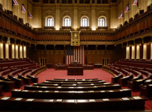 Политический скандал в Мадриде: Аюсо избегает обсуждения обвинений в адрес бойфренда