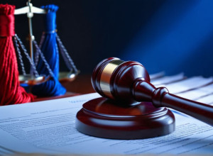 Испанский политический скандал: Аюсо обвиняет Санчеса в "диктатуре" после приговора Генпрокурору