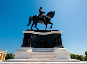 Памятник Александру II в Афинах