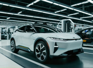 Глава Renault Испания: Китай должен приходить в Европу с инновациями, а не просто "листами с колесами"