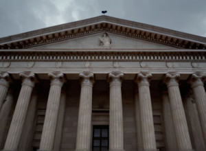 Сотни протестующих у Верховного суда Мадрида осудили приговор Генеральному прокурору