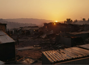Крупный пожар в поселке трущоб Барселоны: есть пострадавшие и разрушения