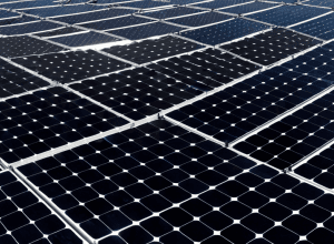 Исследователи MIT представили прорыв в области солнечных панелей: достигнута эффективность 50%