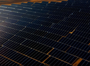 Солнечная революция: Искусственный интеллект раскрывает глобальный рост фотовольтаики от Атакамы до Тибета