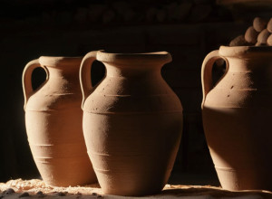 Возрождая римские традиции: Испанский мастер создает глиняные амфоры для вина и собственное натуральное вино