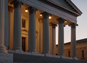 Испанская Народная партия колеблется между осторожностью и критикой в отношении нового генерального прокурора