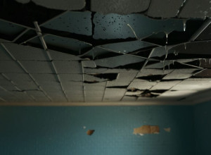 Школа в Мадриде разваливается: родители требуют немедленного ремонта из-за трещин, протечек и асбеста