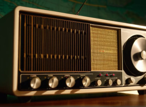 Радио-диджеи в Мозамбике: Герои борьбы с дезинформацией о полиомиелите