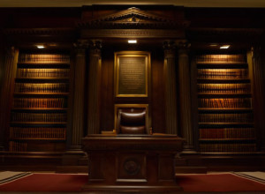 Рахой призывает к умеренности в политике на фоне критики в адрес Санчеса