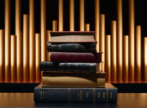 Публика испанского телешоу «La Revuelta» удивила писателя Хавьера Серкаса и актера Эдуарда Фернандеса, скандируя «Книги, книги, книги!».