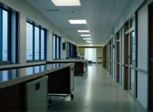 Утечка документов: Больница в Торрехоне якобы отдавала письменные распоряжения об отказе в лечении пациентов и повторном использовании медоборудования