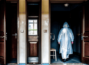 Чем отличались протоколы для домов престарелых в Мадриде от протоколов в других регионах Испании?