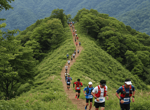 Сара Алонсо победила в «аду» крутых склонов Кобе на первом этапе Golden Trail Series