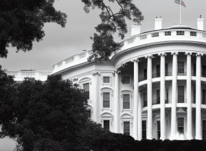 Трамп снова утверждает, что не собирается увольнять главу ФРС Пауэлла