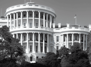 Трамп намекает на третий срок в 2028 году, несмотря на неконституционность