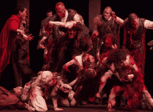 Предупреждение о возможных обмороках: Royal Shakespeare Company представляет новую постановку «Тита Андроника», полную крови и насилия