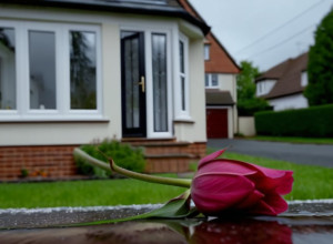 Трагедия в Альпедрете: Дети Убийцы Защищают Отца, Город Потрясен Политическим Скандалом