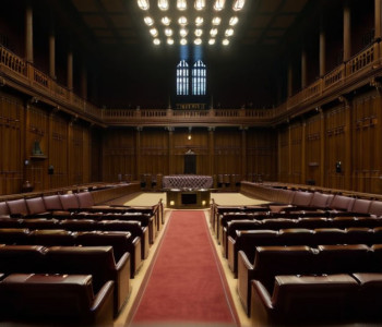 Испанское правительство в кризисе: PSOE и Sumar обсудят скандалы и новую должность спикера