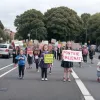 Родители требуют безопасности: улицы у школ закрывают для машин в рамках кампании Street for Kids