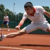 Алькарас вышел в 1/8 финала Roland Garros: Испанец одолел Джумхура в четырех сетах