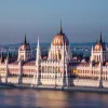 Брюссель грозит Венгрии санкциями из-за закона об НПО и СМИ: ЕС видит нарушение принципов