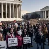 Протесты в США: Сторонники гражданства по рождению против политики Трампа