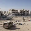 Срочно: Израиль нанес удар по пункту выдачи гуманитарной помощи в Газе — десятки погибших