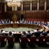 Каталонский парламент против поглощения: Большинство партий выступило против сделки BBVA и Banco Sabadell