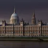 Скандал в Reform UK: Отставка главы партии после дебатов о бурке
