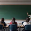 Мексиканские дальнобойщики осваивают английский язык из-за новых требований США