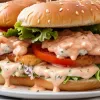 Фишбрётен: Немецкий сэндвич с сельдью – рецепт для гурманов