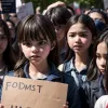 "Сокращения могут спасти бюджет, но уничтожить будущее": Молодежь выражает недовольство недостаточным вниманием на саммите в Севилье