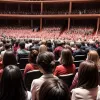 Женщины у стен штаб-квартиры PSOE: Преданность и тревоги в трудные времена