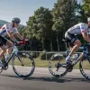Яспер Филипсен выигрывает первый этап Тур де Франс в Лилле, несмотря на сильный ветер