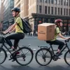 Uber Eats под прицелом: Инспекция труда Испании начала расследование из-за найма самозанятых курьеров