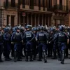 Беспорядки в Торре-Пачеко: полиция пытается сдержать столкновения, ситуация накаляется
