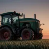 Тракторы против лазерных мечей: Farming Simulator бьет рекорды