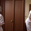 Уволена сиделка из-за унизительного видео с пожилой женщиной: подробности скандала