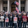 DACA: Тысячи получателей лишатся медицинской страховки в США