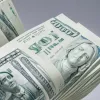 ICE наносит удары по иммигрантам: штрафы в 1000 долларов ежедневно толкают к депортации