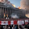 Протесты в Израиле: демонстранты подожгли автомобиль у резиденции Нетаньяху, требуя освобождения заложников