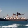 Дрон атаковал судно с Гретой Тунберг, доставляющее гуманитарную помощь в Газу: подробности