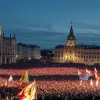 Скандал в Испании: депутат бросился на оскорблявших премьер-министра молодежь