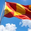 В преддверии Дня Каталонии: в парламенте подняли 50-метровый флаг за 93 000 евро
